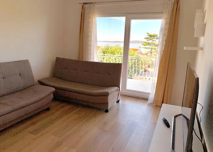 Comfort & Style 2nd Floor Apartment