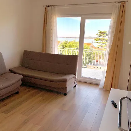 Comfort & Style 2nd Floor Apartment
